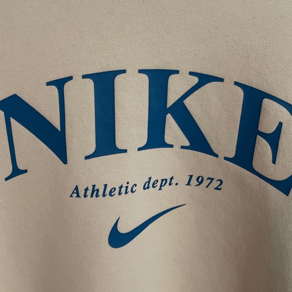 Nike crewneck sweatshirt - Picture 2 of 7